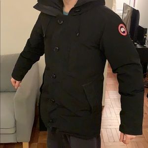 Medium men’s mid length black Canada goose jacket.